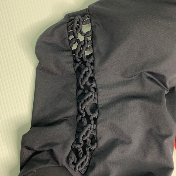 Red Carter Size XS 4 Black One Piece Swimsuit NWT Removable Strap Crochet Sides - Picture 4 of 12